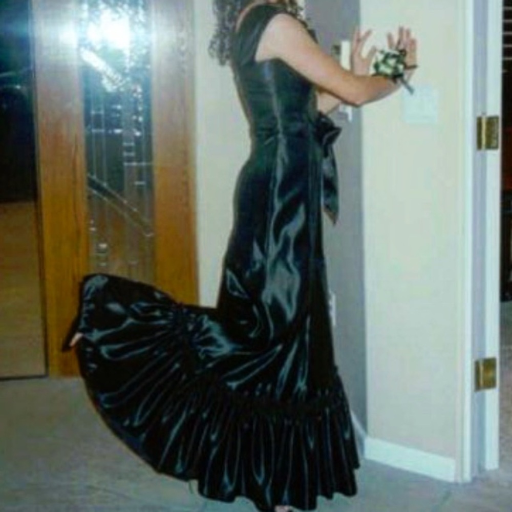 Black satin ball gown formal prom dress size 6 - Picture 2 of 16